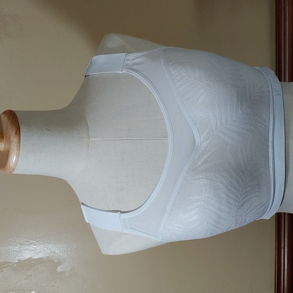 Victoria's Secret Other - Victoria's Secret Shimmer Leaves Sports Bra 34D